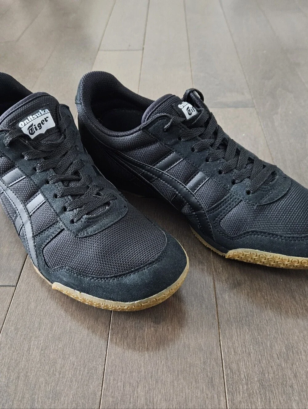 Onitsuka Tiger Ultimate 81 Sneakers in Black with Gum Sole Men's Size 9
